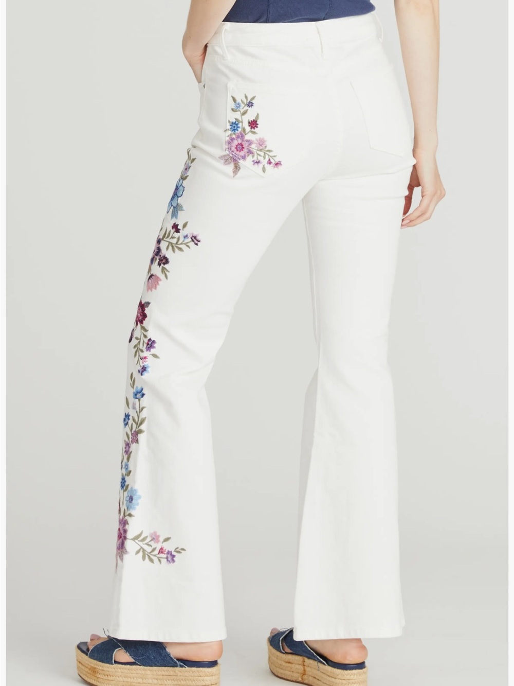 Driftwood Farrah Embroidered Flare Leg Jeans Sz 26 NWT - - Picture 2 of 16